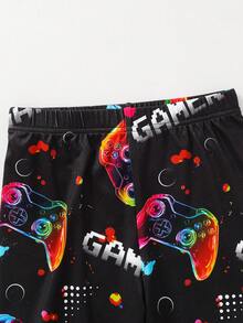 SHEIN Conjunto de pijama de 2 piezas ajustado para niño preadolescente - Parte superior de manga corta con cuello redondo y pantalones cortos con estampado de control de juego neón, suave y amigable con la piel - Negro - Ver 7