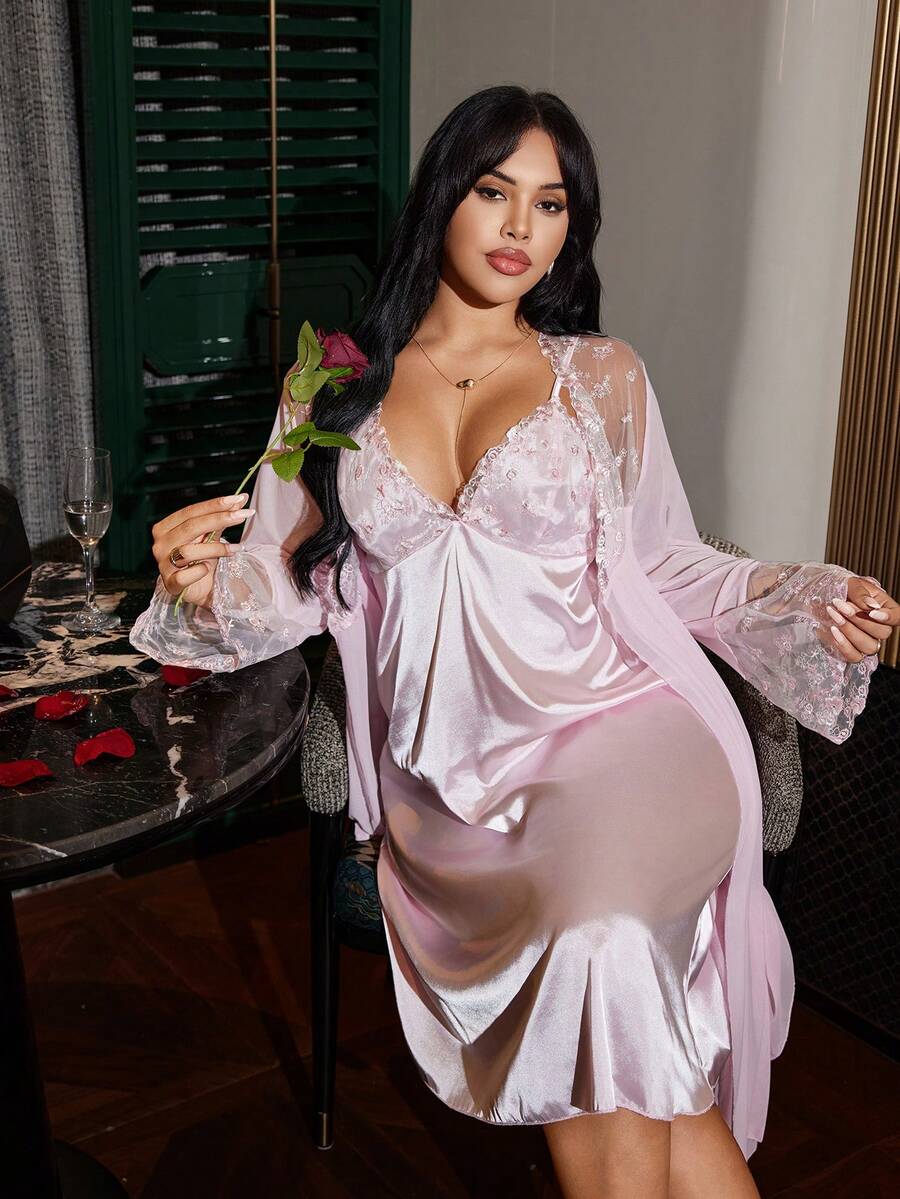 SilkySpell 性感浪漫刺绣蕾丝边V领缎面吊带裙和系腰睡袍套装，舒适大码，粉色 - 粉色 - 查看 1