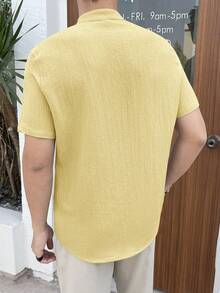 Manfinity VCAY Kemeja Pria Ukuran Besar Warna Polos Lengan Pendek Kasual Kancing Tunggal, Cocok untuk Liburan, Hadiah Hari Ayah - Kuning - View 2