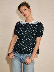 Poéselle 女士雪纺波点刺绣领泡泡袖衬衫 女士彼得潘领上衣 女士波点上衣 女士上衣和衬衫 女士休闲上衣 女士短袖上衣 女士最新款上衣 波点衬衫 女士新品上市，假日约会装扮，社交衬衫，2026夏季穿搭，夏季美学穿搭 - 黑色 - 查看 4