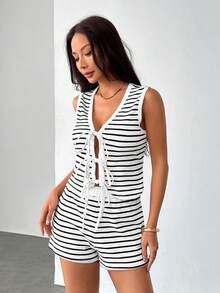 SHEIN PETITE 两件套女士杏色针织纹理条纹上衣和短裤，复古风机场穿搭，夏季女装，度假女装，休闲套装，两件套，复古富贵风女式机场穿搭 - 黑與白 - 查看 3