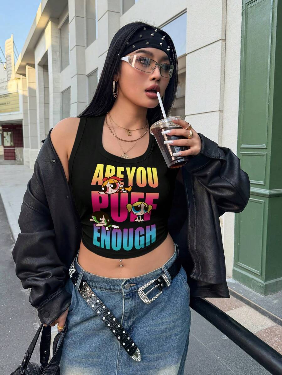 THE POWERPUFF GIRLS X SHEIN Top corto de tirantes con estampado de letras y dibujos animados, para tallas grandes, de uso casual en verano - Negro - Ver 1