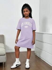 SHEIN 青少年女孩休閒街頭風寬鬆大尺寸短袖洋裝 T-shirt，印有英文標語，適合假期派對、聚會、外出 - 淡紫色 - 查看 1