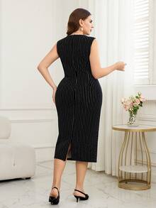SHEIN Clasi 大码女士条纹圆领褶皱修身优雅连衣裙 - 黑色 - 查看 2