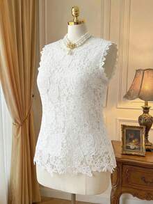 Rometta Áo hai dây cổ tròn không tay họa tiết hoa ren vá thanh lịch cỡ lớn dành cho nữ - trắng - Xem 1