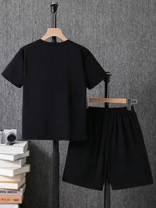 SHEIN 两件装青少年男童休闲舒适百搭圆领宽松T恤短裤套装,适合春夏季各种场合,如郊游、约会、旅行、度假、家庭聚会、返校、婚礼、派对、运动等。 - 黑色 - 查看 4