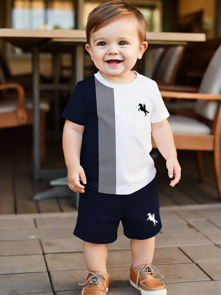 Bộ đồ thường ngày 2 món cho bé trai, áo thun tay ngắn in logo polo phối sọc màu, quần short màu xanh navy, thích hợp cho các hoạt động mùa hè. - Nhiều màu - Xem 1