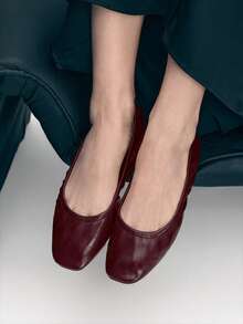 Mnmlis 小巧精致的时尚芭蕾平底鞋，适合春夏穿着，一体式平底设计，柔软鞋底，皮革材质，是户外节日活动的理想选择。 - 酒紅色 - 查看 7