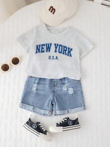 SHEIN Set de 2 piezas Unisex para bebé niño/niña con camiseta de manga corta con gráfico de lema casual y cute, y pantalones cortos de mezclilla desgastados, conjunto de ropa de calle para bebé - Gris - Ver 5