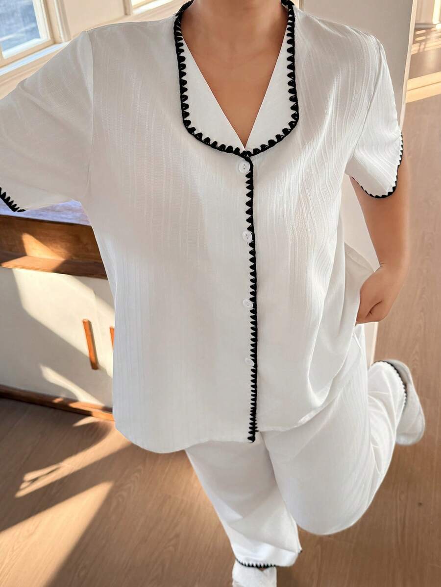 Napfluff CURVE Napfluff CURVE 极简可爱趣味白色条纹短袖睡衣套装 - 白色 - 查看 1