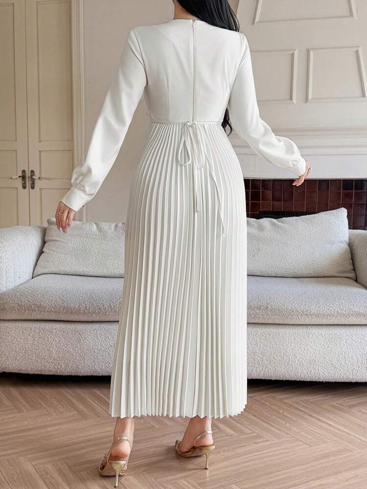 Spring & Summer Elegant White Midi Dress With Pleated Design, Slim Waist, Suitable For Dates, Weddings, Parties, Casual Occasions Sundress
