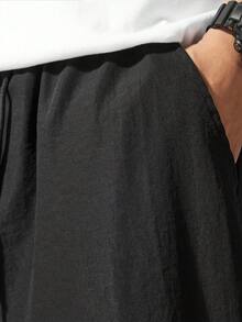 Manfinity Hypemode 男士流行黑色七分裤，时尚百搭 - 黑色 - 查看 5