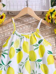Sparklyn Đầm yếm mùa hè in hình chanh cho bé gái, đầm chữ A viền lá sen tươi mát, chất liệu nhẹ và thoáng khí in họa tiết chanh, thân thiện với da và thấm hút mồ hôi, thích hợp cho mặc hàng ngày vào mùa hè, đi nghỉ mát và các dịp khác. - Nhiều màu - Xem 9