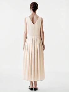 Aalyst Women's Solid Color V-Neck Wide Strap Low Waistline Decorative Pleated Pocket Apricot Long Dress, Exquisite And Elegant French Retro Romantic Minimalist, Suitable For Office, Commute, Business, Casual, Beach, Daily Wear, Spring/Summer New - Apricot - View 2