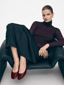 Mnmlis 小巧精致的时尚芭蕾平底鞋，适合春夏穿着，一体式平底设计，柔软鞋底，皮革材质，是户外节日活动的理想选择。 - 酒紅色 - 查看 2