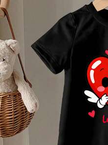 SHEIN Playful Pals 情人节两件套男婴/幼儿男女通用休闲爱心印花黑色短袖圆领T恤和配套短裤套装，适合春夏、日常、户外穿着，时尚百搭。 - 彩色 - 查看 5