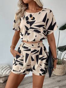 SHEIN LUNE Casual And Comfortable Short Top And Shorts Women's Two Pieces Set With Abstract Geometric Line Design - Suitable For Holiday And Work Commute - Multicolor - View 3