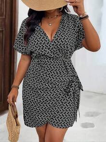 SHEIN PETITE CURVE 大码女式夏季休闲度假印花交叉领蝙蝠袖裹腰连衣裙 - 黑與白 - 查看 5