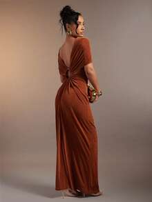 Hauture Đầm maxi cổ cao xếp ly gợi cảm dành cho nữ với điểm nhấn là những chiếc vòng trang trí sành điệu. - Cà phê nâu - Xem 4