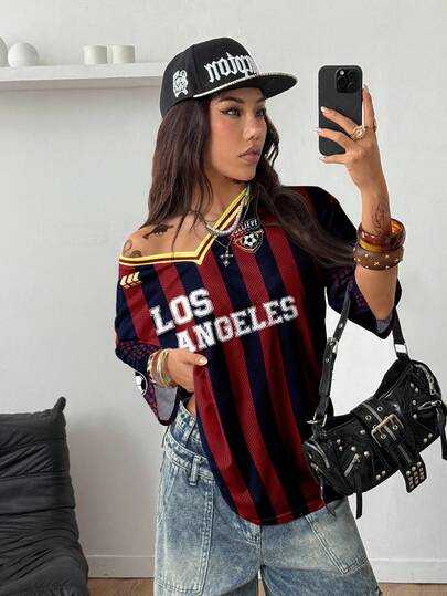 Coolane Camiseta de malla con estilo deportivo minimalista y casual, con rayas rojas y azules, gráfico de número y letra de Los Ángeles, adecuada para el verano