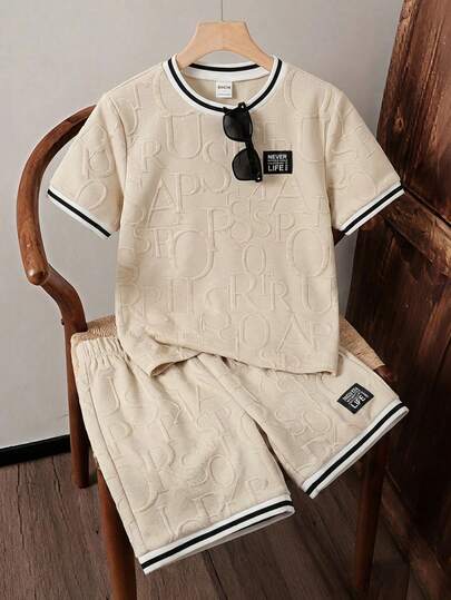 SHEIN 2 st barnpojkar casual kortärmad t-shirt och shorts set, street punk rock preppy stil för vardagsbruk, fest, musikfestival, lämplig för vår/sommar, vit texturerad engelsk grafik
