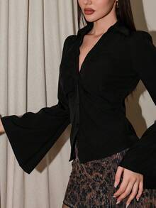 Bris Aura Damen V-Ausschnitt Rüschen Weite Ärmel Bluse, tailliert, schwarzes Langarmhemd, hexenhafte Kleidung, Knopfleiste Bluse, Konzert Outfit für Frauen, Hippie Kleidung, Piraten Top - Schwarz - Übersicht 4