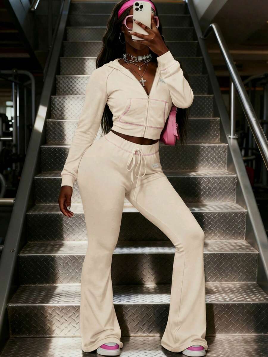 SHEIN Slayr 2025秋冬新款休闲街头修身黑色开领连帽短款长袖拼接T恤+高腰喇叭裤女两件套，适合返校、万圣节、锐舞派对、节日、外出、早午餐、派对、圣诞节、日常出行等场合。 - 杏色 - 查看 1