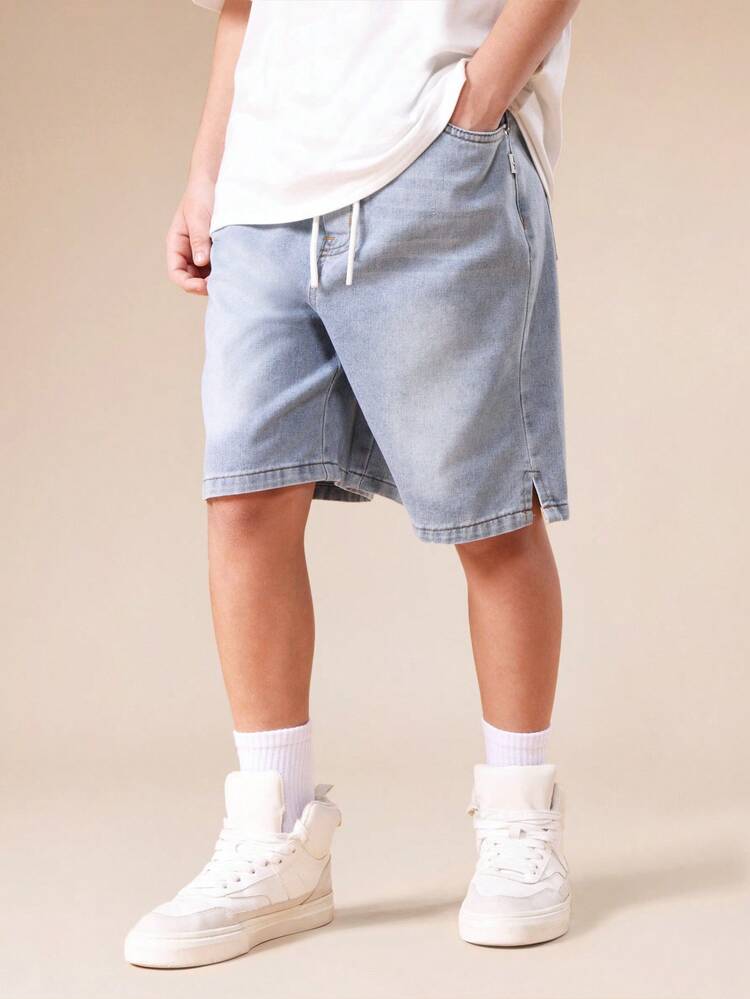 Jeansshorts mit Schlitz am Saum