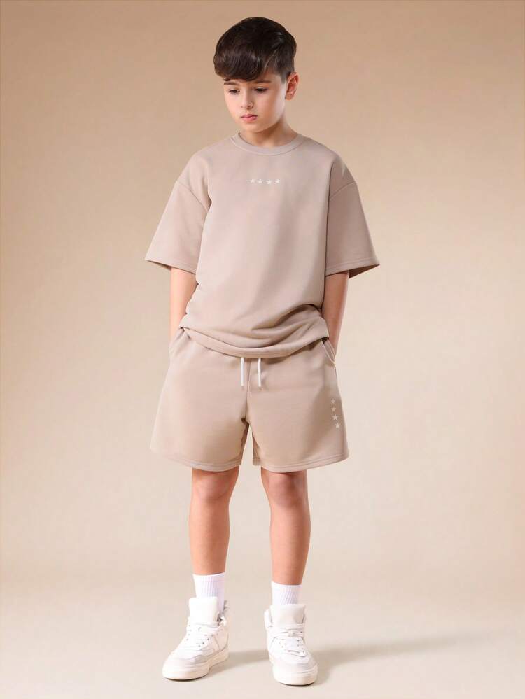 오버사이즈 크루넥 티셔츠와 반바지 세트