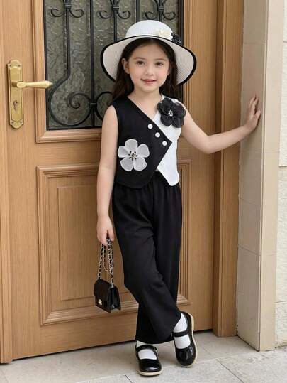 两件套女童针织黑白V领碎花上衣搭配直筒裤，夏季时尚小众设计裤装套装，黑色吊带裤搭配阔腿裤，喇叭裤套装，黑色裤子，适合送给朋友作为生日礼物，学院风瓢虫甜美女孩夏季服装套装，黑色两件套，女孩休闲套装，可爱女孩时尚两件套