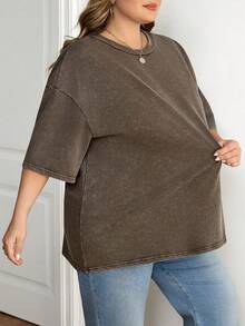 SHEIN CURVE+ Áo thun nữ cỡ lớn dáng rộng cổ tròn tay ngắn với họa tiết bông tuyết và hình in lụa. - màu nâu - Xem 6