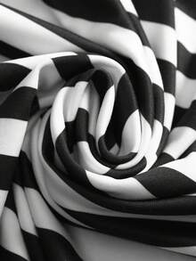 ROMWE MEN Men's Casual Round Neck Short Sleeve Striped Graphic T-Shirt - Black and White - View 3