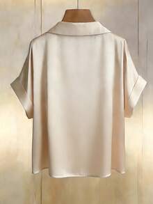 Franclia Áo sơ mi nữ cao cấp mùa xuân/hè cổ chữ V bằng vải satin màu sâm panh, cài khuy giả ngọc trai, tay ngắn, kiểu dáng mới, tay ngắn, khuy nấm giả ngọc trai ở giữa phía trước, đơn giản và thanh lịch cho các buổi đi chơi và công sở, áo sơ mi nữ màu sâm panh, áo mùa hè, vải satin mềm mại, áo hè cho nữ - Rượu sâm banh - Xem 5