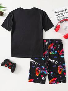 SHEIN Conjunto de pijama de 2 piezas ajustado para niño preadolescente - Parte superior de manga corta con cuello redondo y pantalones cortos con estampado de control de juego neón, suave y amigable con la piel - Negro - Ver 5