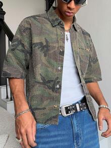 Manfinity EMRG Men's Casual Loose Crochet Camouflage Denim Short Sleeve Shirt, Street Fashion - Army Green - View 5