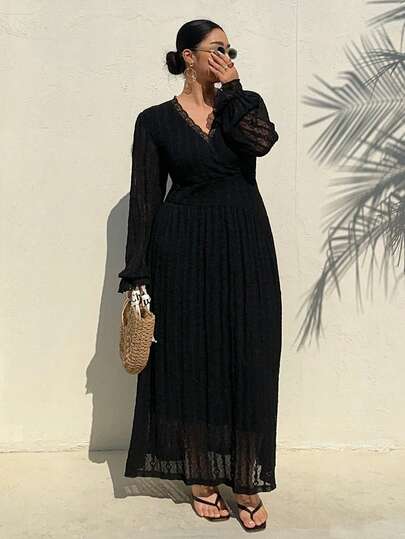 Dazy Plus 大码女士优雅V领蕾丝修身长袖连衣裙，黑色，春夏款