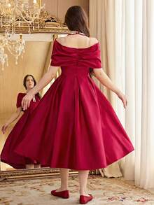 Đầm lệch vai thanh lịch, cổ chữ V, viền bèo nhún, đính đá lấp lánh, dáng xòe, màu đỏ, thích hợp cho đám cưới, tiệc tùng, lễ hội và các dịp trang trọng khác. - Đỏ - Xem 4