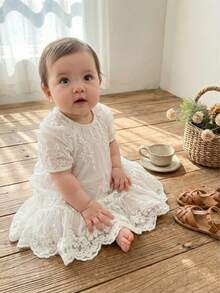 SHEIN 新生女婴白色提花网纱连衣裙，伴娘款式，适合婚礼穿着 - 白色 - 查看 4