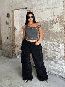 Sunspun Áo thun ôm dáng cỡ lớn, màu tối, cổ xéo, trang trí khoen kim loại. - Màu Xám nhạt - Xem 5