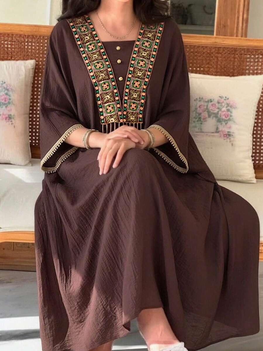 Al Najma 新款刺绣流苏边饰宽松舒适休闲度假连衣裙 - 棕色 - 查看 1