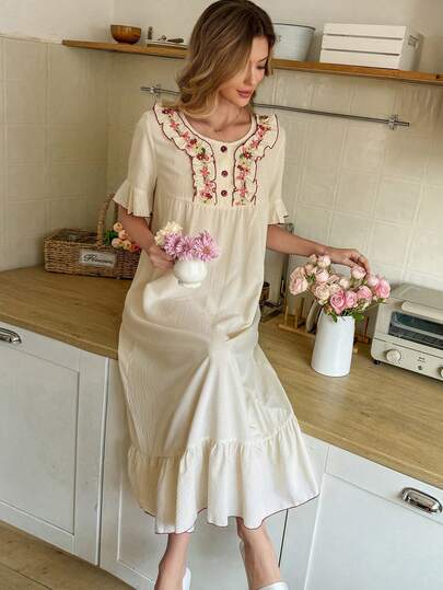 ثوب نوم نسائي كاجوال مريح وطري مزين بطبعات زهرية وكشكشة