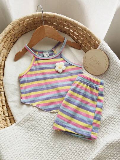 SHEIN 两件套女婴甜美可爱彩虹条纹针织吊带背心+休闲短裤套装，适合日常穿着、旅行和度假。