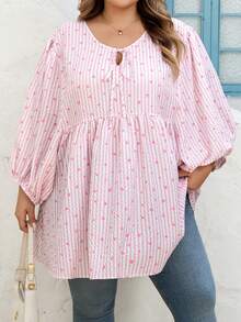 SHEIN CURVE+ Curve 尺码 US22 音乐节、海滨度假、波西米亚风 CURVE PLUS / / 女士系带领灯笼袖条纹爱心印花荷叶边下摆宽松衬衫 - 彩色 - 查看 12