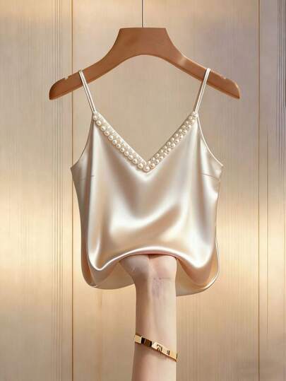 SHEIN Camiseta elegante de mujer con decoración de perlas falsas