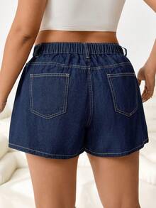 Solflare Jupe-short en jean polyvalente à taille haute avec poches pour femmes grandes tailles. Idéale du printemps à l'été, pour la Saint-Valentin, le carnaval, les déplacements, les vacances, la remise des diplômes, le style chic Y2K, les fêtes, les mariages, les tenues décontractées chics. Jupe patineuse en jean foncé avec short intégré pour femmes grandes tailles. - Bleu azur - Voir 3