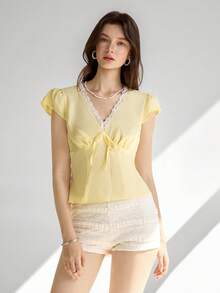 Ardnt 优雅法式蕾丝边V领修身休闲女式衬衫，百搭夏季款 - 黃色 - 查看 3