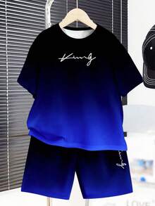 SHEIN Bộ áo thun ngắn tay cổ tròn dáng tối giản in họa tiết ombre xanh đen và quần short cho bé trai tuổi teen, phong cách thường ngày, thoải mái, đa năng, phù hợp cho mặc hàng ngày, đi học, dã ngoại, hoạt động ngoài trời, lễ hội âm nhạc, tiệc tùng, kỳ nghỉ hè ở bãi biển, tận hưởng mùa hè, lễ hội. - Màu xanh lam - Xem 2