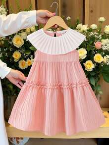 粉色纹理编织面料连衣裙，配白色褶皱领和荷叶边下摆，适合休闲、可爱、优雅、度假等场合穿着。 - 粉色 - 查看 6