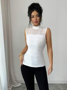 SHEIN Elenzya Áo tank top không tay ôm sát, gợi cảm, đa năng dành cho nữ, bộ sưu tập Xuân/Hè 2026, chất liệu vải jacquard phối lưới, thiết kế đính ngọc trai, phù hợp cho phụ nữ từ 20-35 tuổi trở lên, mặc hàng ngày trong các dịp tụ họp (Họa tiết ngẫu nhiên). - trắng - Xem 3