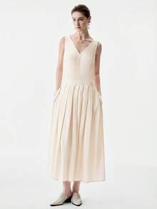 Aalyst Women's Solid Color V-Neck Wide Strap Low Waistline Decorative Pleated Pocket Apricot Long Dress, Exquisite And Elegant French Retro Romantic Minimalist, Suitable For Office, Commute, Business, Casual, Beach, Daily Wear, Spring/Summer New - Apricot - View 3